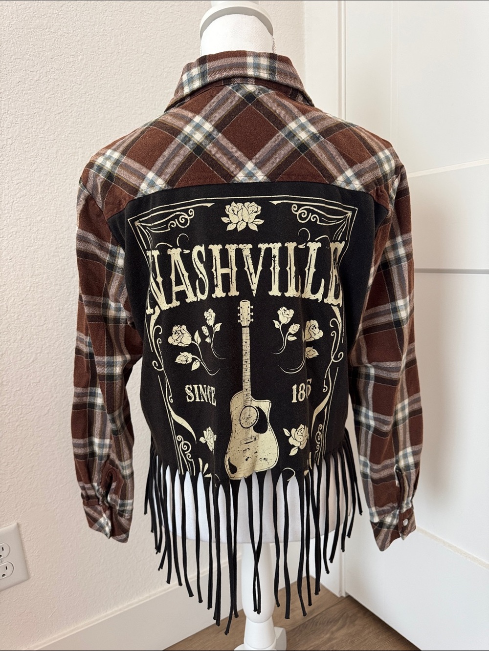 Women’s Cropped Flannel Nashville Fringe Shirt - Small